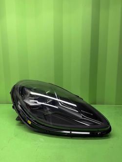 2019 2020 2021 PORSCHE MACAN Right Passenger Side Headlight OEM 95B941010AR