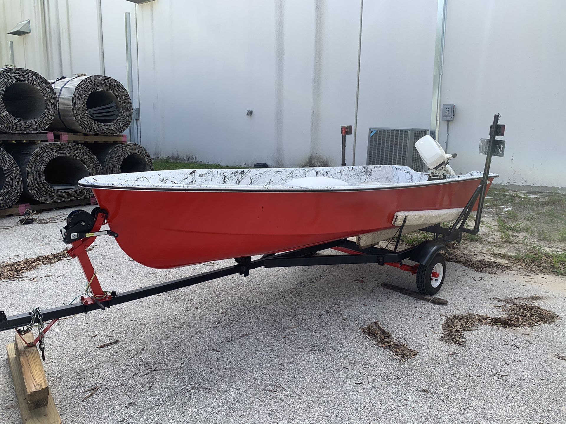 14 Ft Fiberglass Vhull Manatee Jon Boat w/ 8hp Johnson trailer included