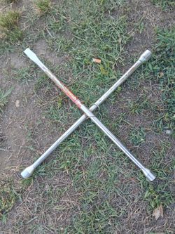 4 Way Lug Wrench