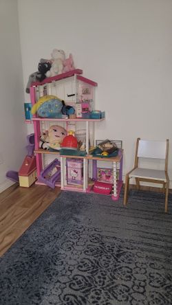 BARBIE DREAMHOUSE PLUS MORE WITH CAR