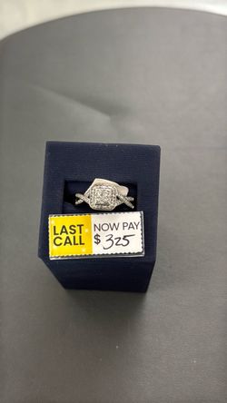 Lady’s white Gold and diamond ring