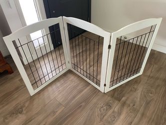 Baby / pet gate