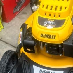 Lawn Mower DEWALT 196cc Propelled 