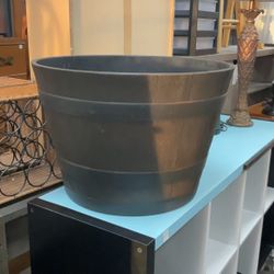 HDR 22in Diameter Whiskey Barrel Planter 