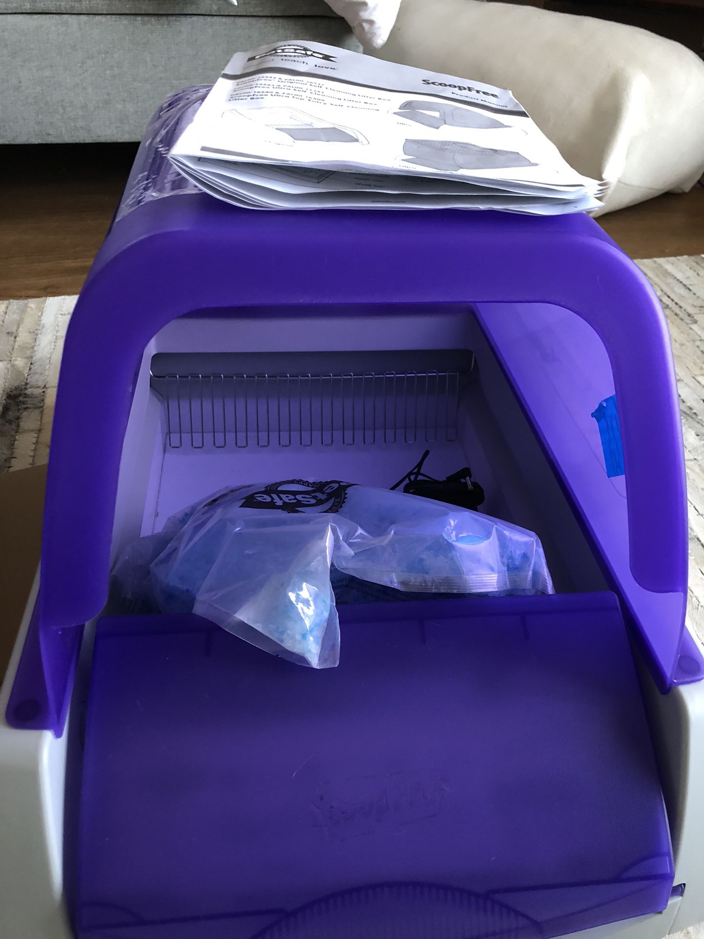 Ultra scoop free self-cleaning litter box