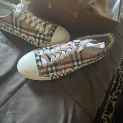 Burberry Size 42 US 9/9.5