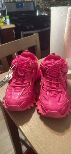 pink Balenciaga shoe