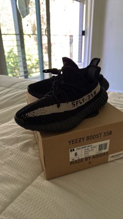 Yeezy Boost 350 color-black/white Size-US 6 UK 5 1/2