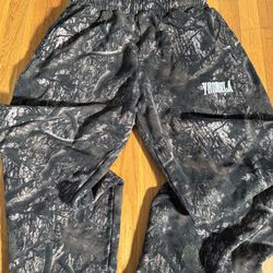 Young LA camo sweats
