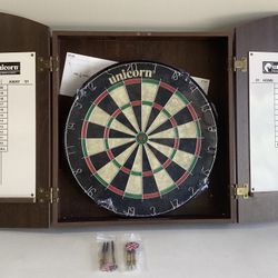 Unicorn Dartboard In Wooden Case, includes 6 new metal darts - NEW  never Used