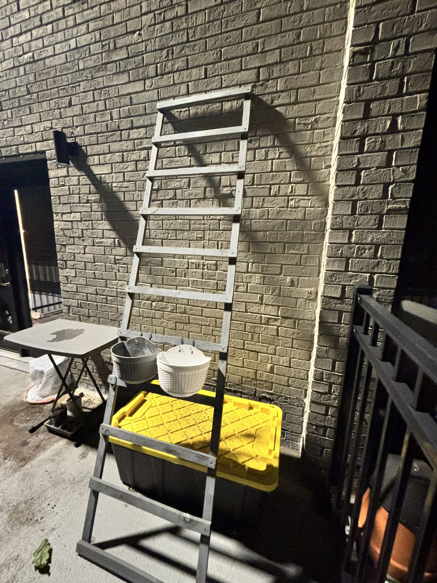 Garden trellis ladder