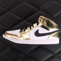 Jordan Metallic gold 1s