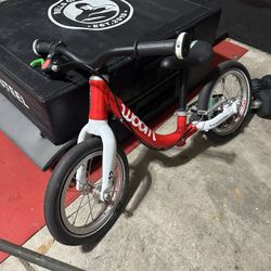LIKE NEW- WOOM balance Bike 