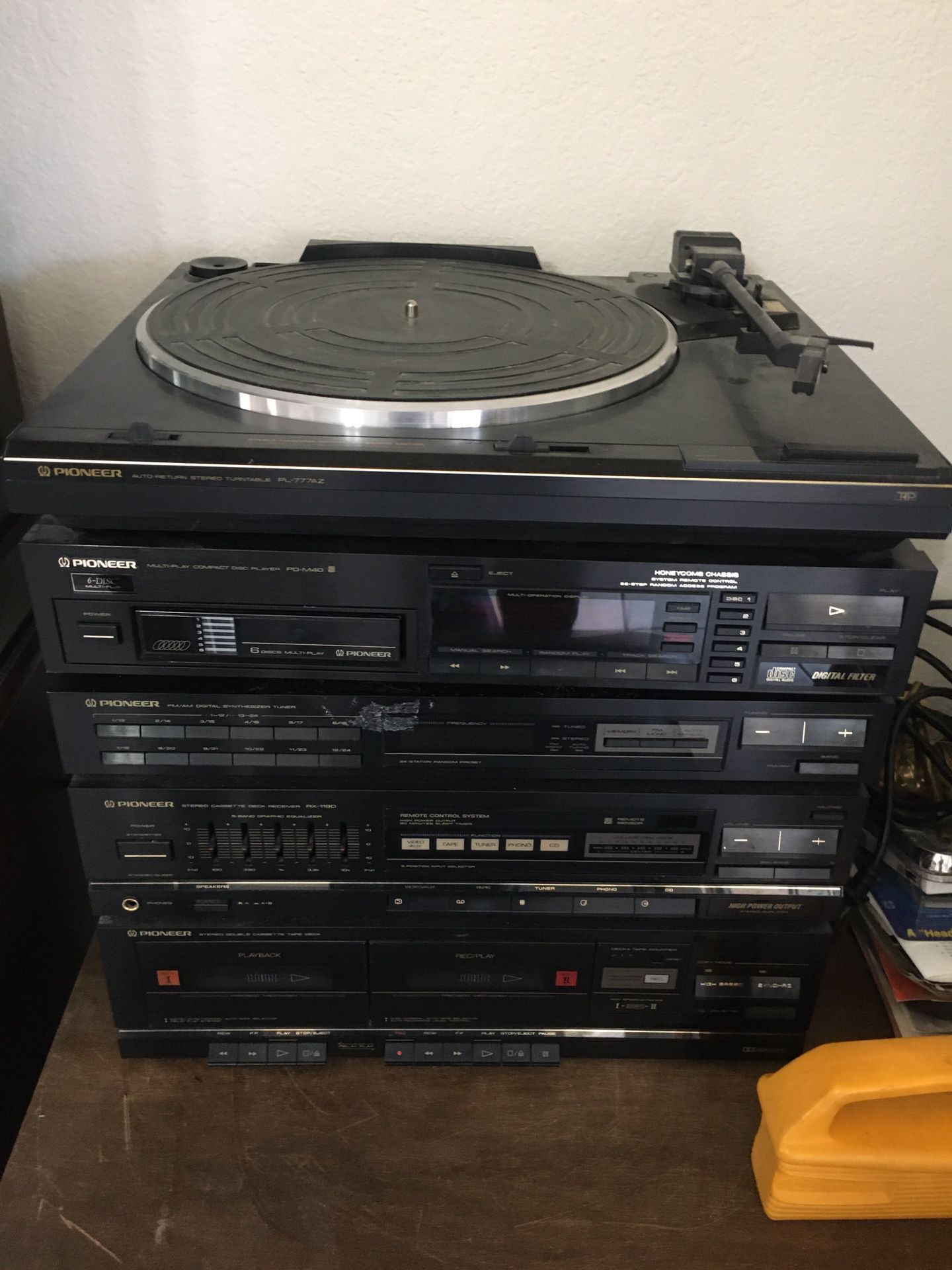 pioneer stereo All Works Except Cassette No Works With Lots Of CDs