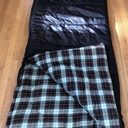 Vintage  DUPONT HOLLOFIL 808 Plaid Fleece Lined Adult Sleeping Bag