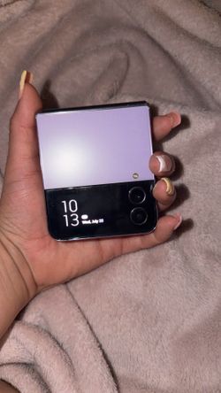 Samsung Galaxy Flip 4 Purple