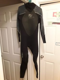 Ripcrl surfing wetsuit, medium.
