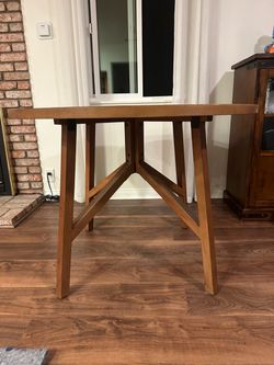 Round wood table