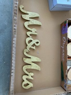 Mr. & Mrs golden sign