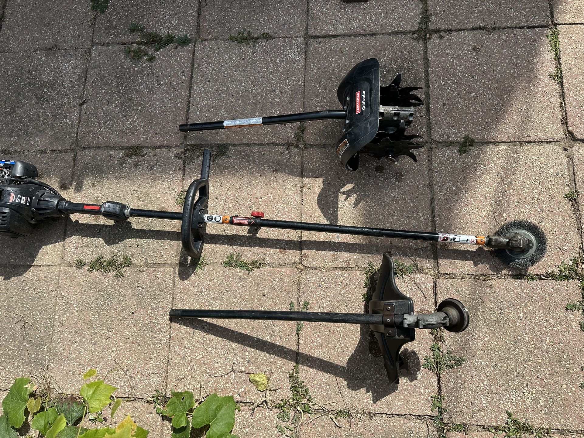 Craftsman Weedwacker 27cc Speed start With Attachments Included 