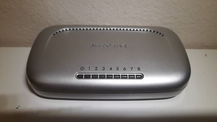 Netgear FS608 v2 8 Port 10/100 Fast Ethernet Desktop Switch.