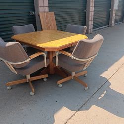 Dinning Table With 4 Chairs & Leaf 