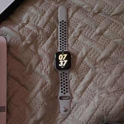 “Apple Watch Series 7” Nike Edition 45mm