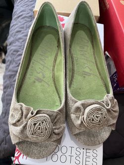 Women shoes size  7 1/2