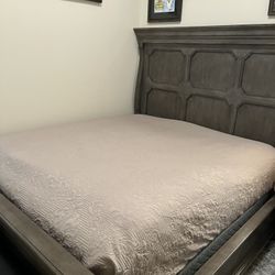 Cali King Bedroom Set