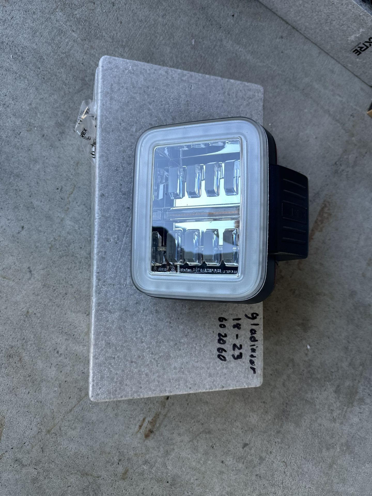 18-23 jeep gladiator taillights 