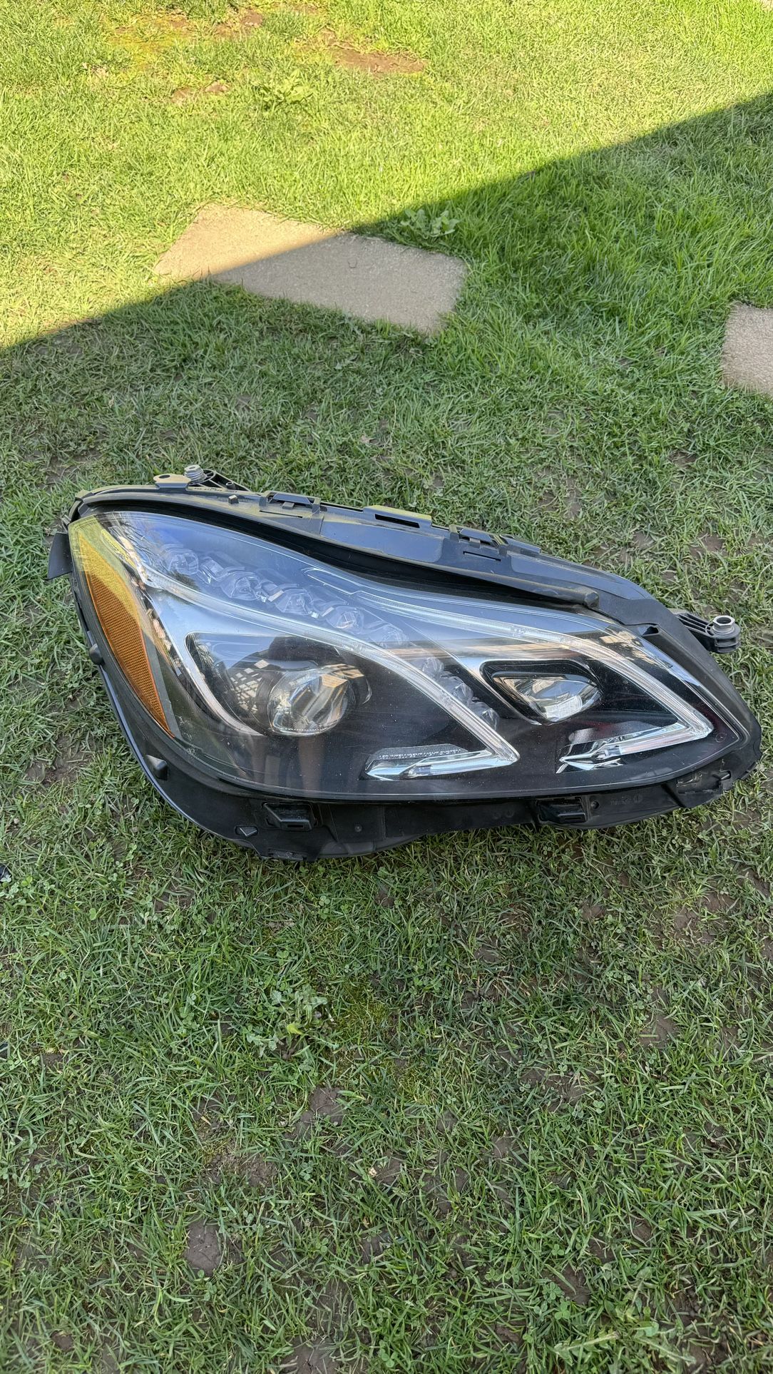 Front Right Headlight Assembly - 2014-2016 Mercedes E550 4Matic