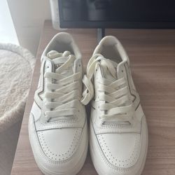 Vans Low Top Leather Sneakers (Cream/White, Size 8.5 Women’s)