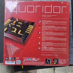 Quridor Strategy Board Game