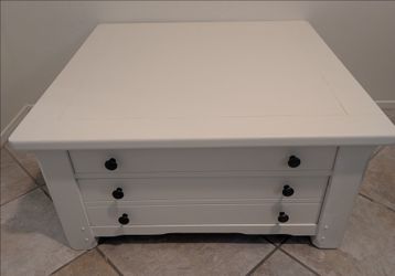 Square Coffee Table LANE Furniture White Wood with Drawers GREAT CONDITION!