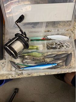PENN Fishing rail, tackle bucks and jig