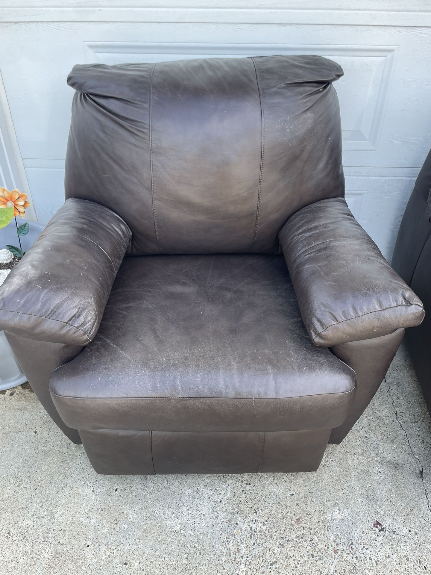 Brown Leather Recliner Chair!