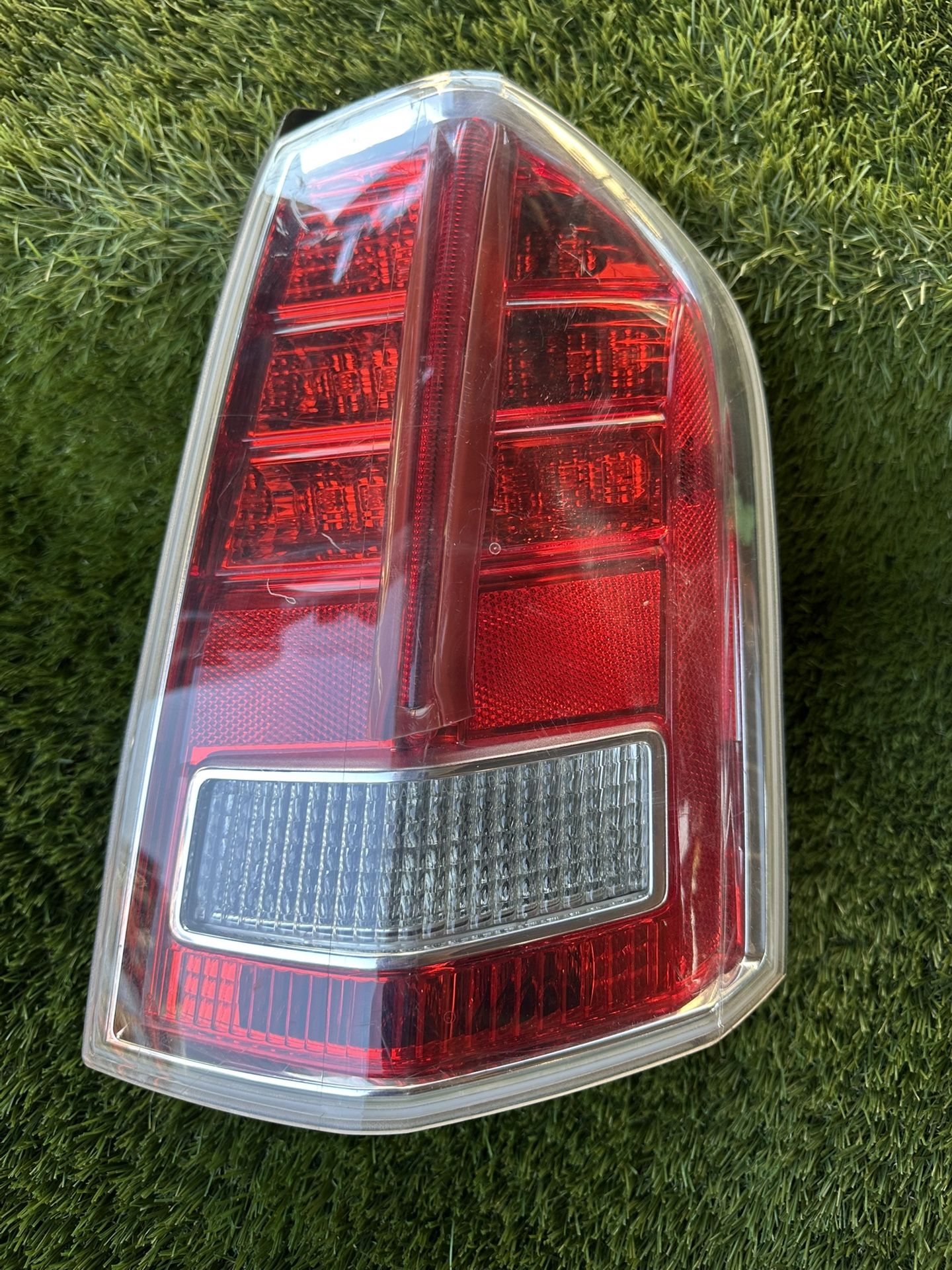 2013 Right Hand side Tail light Chrysler 300