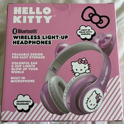 Hello Kitty Wireless Light Up Headphones