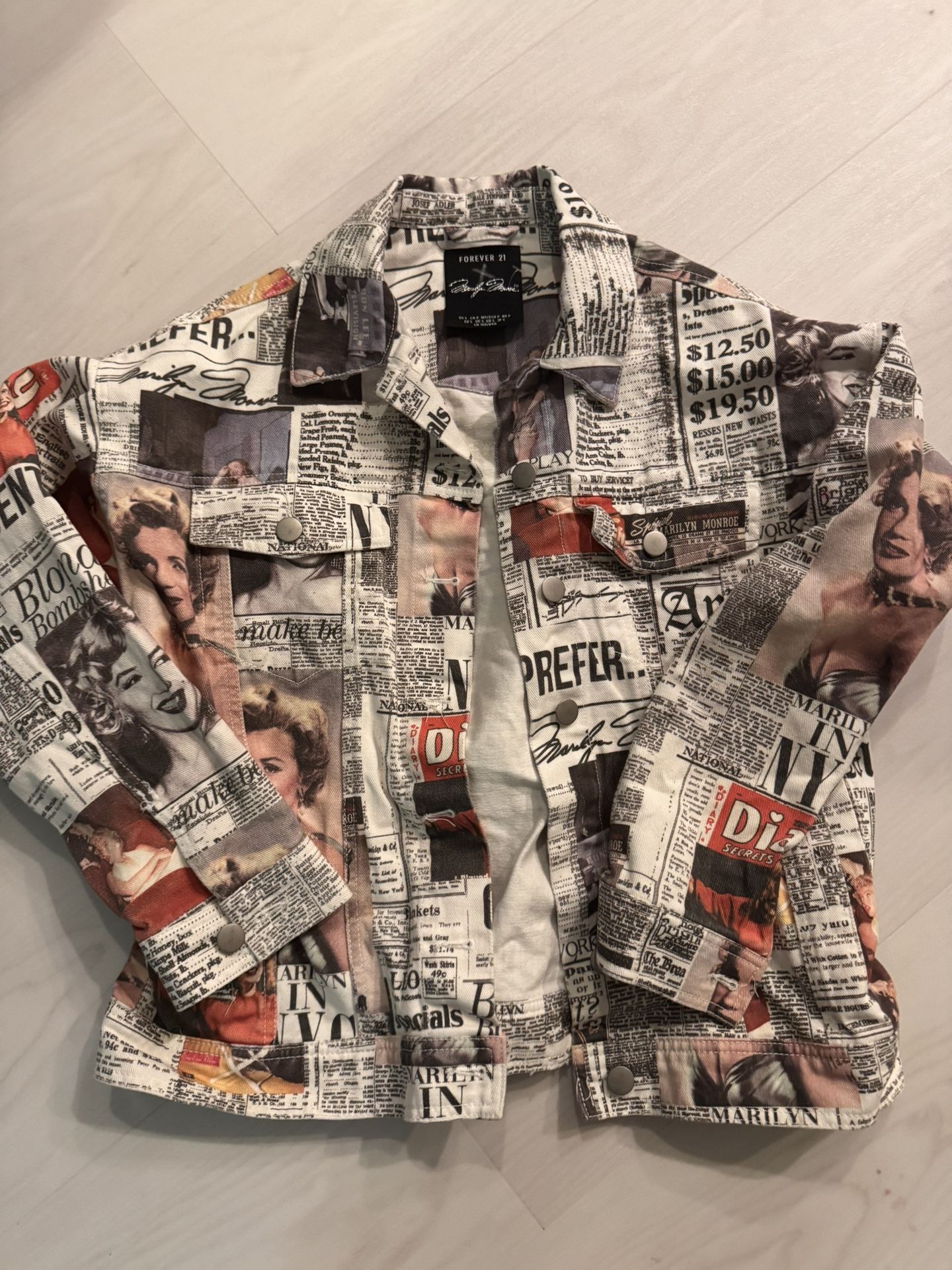 Marilyn Monroe Forever 21 Newsprint Denim Jacket Size Small. New Condition
