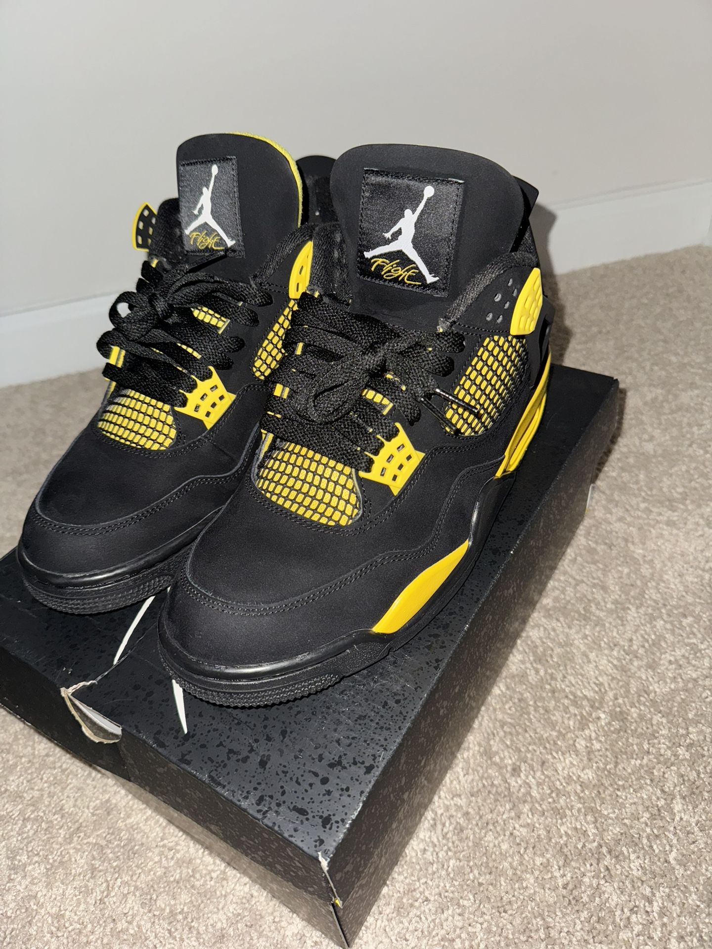 Air Jordan Yellow Thunder 4’s Size 11