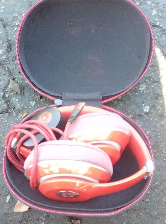 Beats Studio Red
