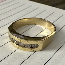 14kt Gold Diamond Ring 