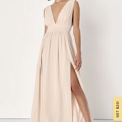 NEW “Lulu’s” Maxi Dress Medium