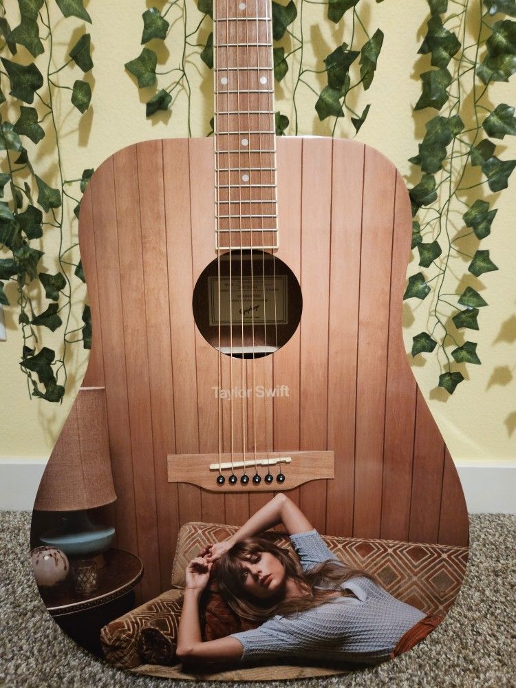 TAYLOR SWIFT GUITAR