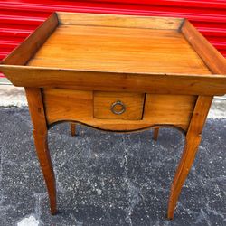 FRENCH PROVINCIAL END TABLE / CHAIRSIDE TABLE/ BY DE BOURNAY/ DELIVERY NEGOTIABLE 