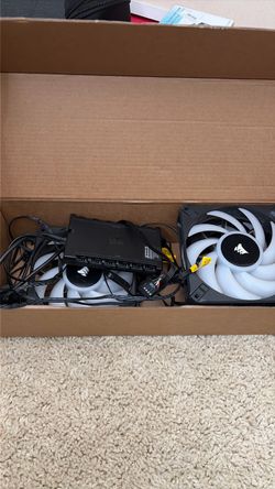 CORSAIR - iCUE Commander Core XT Smart RGB Lighting and Fan Speed Controller