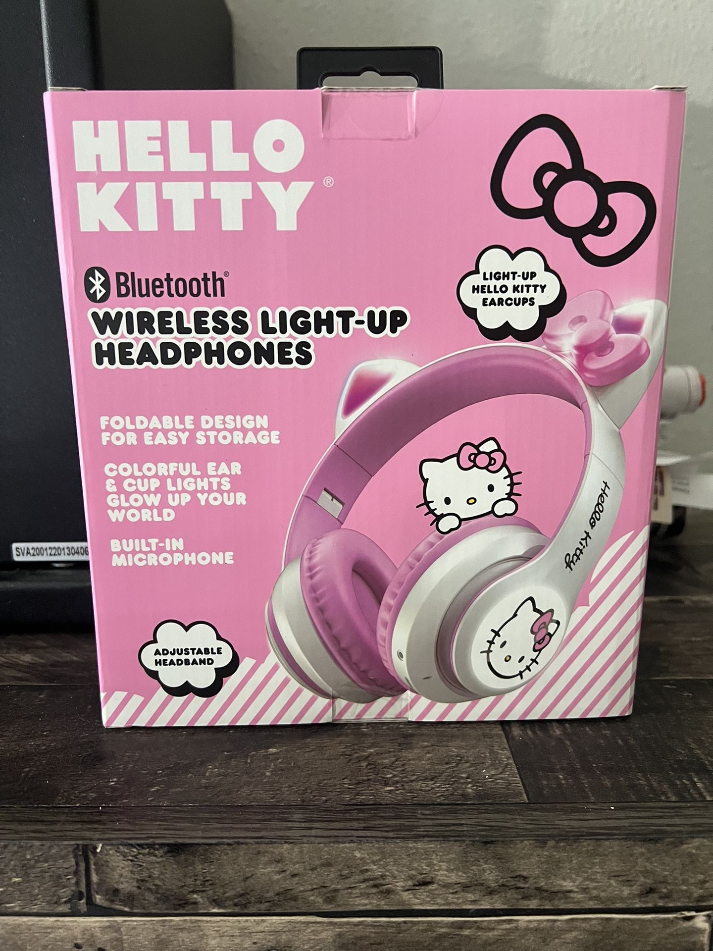Light Up Wireless Headphones New In Box 15 Must Pick Up for Sale in