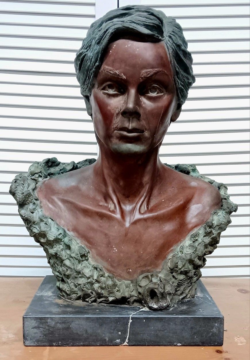 Bronze Bust Sculpture
Approximate Weight: 90 Lbs /21 high
17 wide
10 deep