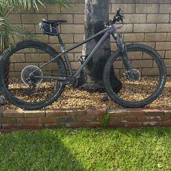 Specialized Fuse Hard tail Medium Size With Dropper Post,saddle Pouch And Pedals
