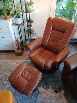 Recliner and foot rest